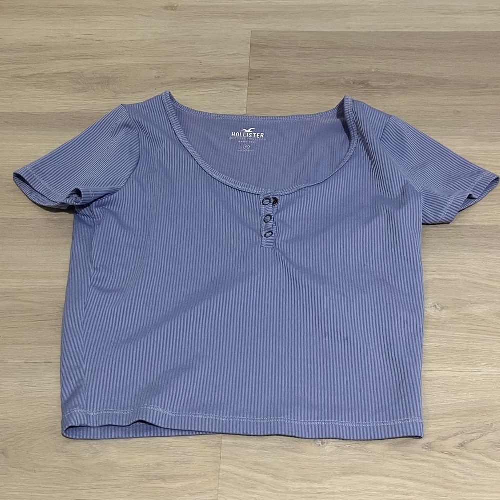 Hollister - Hollister Co. - Short sleeve pointelle henley, size M
